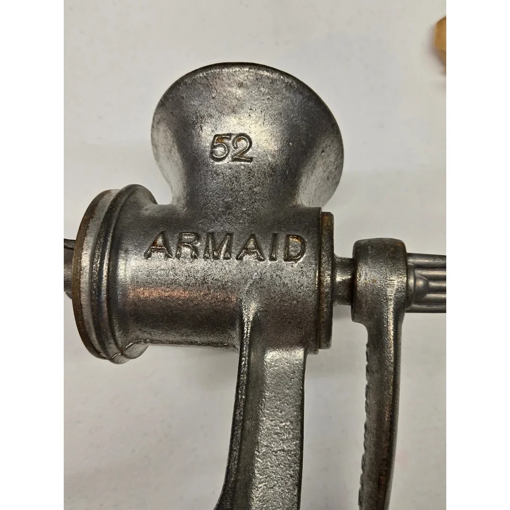 Vintage ARMAID 52 Meat Grinder Food Chopper Cast Metal Made in USA with‎ Plates
